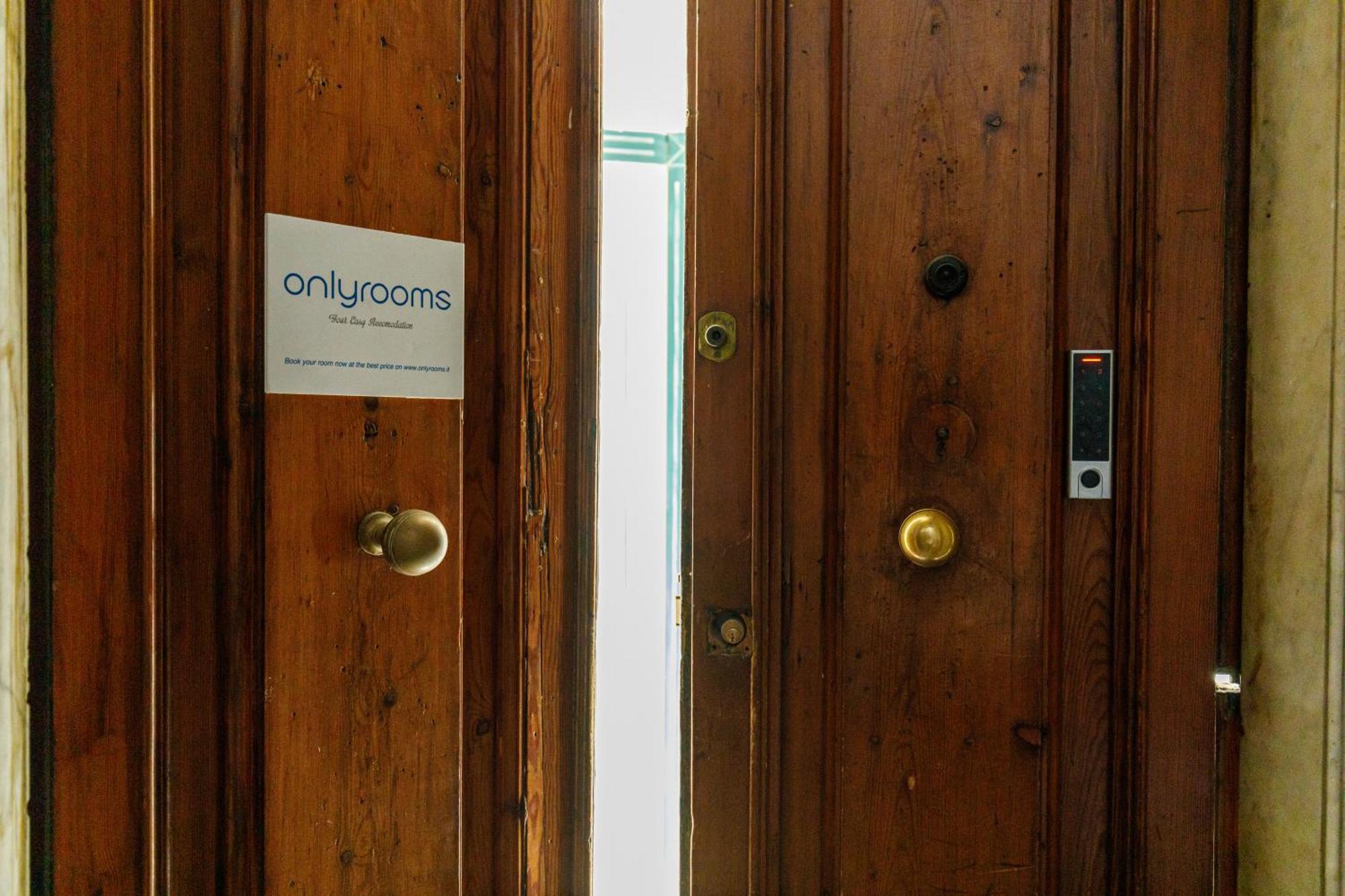 Onlyrooms III - Recommended For Under 30S Каляри Екстериор снимка