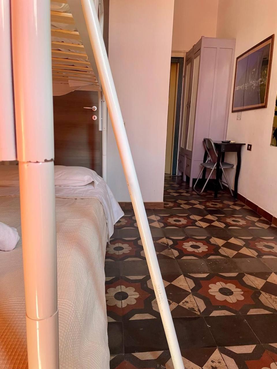 Onlyrooms III - Recommended For Under 30S Каляри Стая снимка